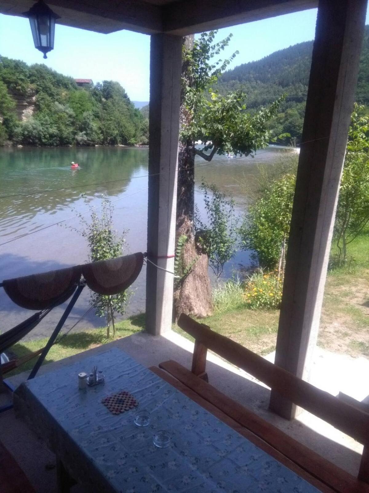 Prenociste Na Drini Foca Acomodação com café da manhã Exterior foto